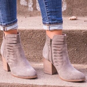 Seychelles Go Crazy Tan Suede Cutout Ankle Boots Size 10